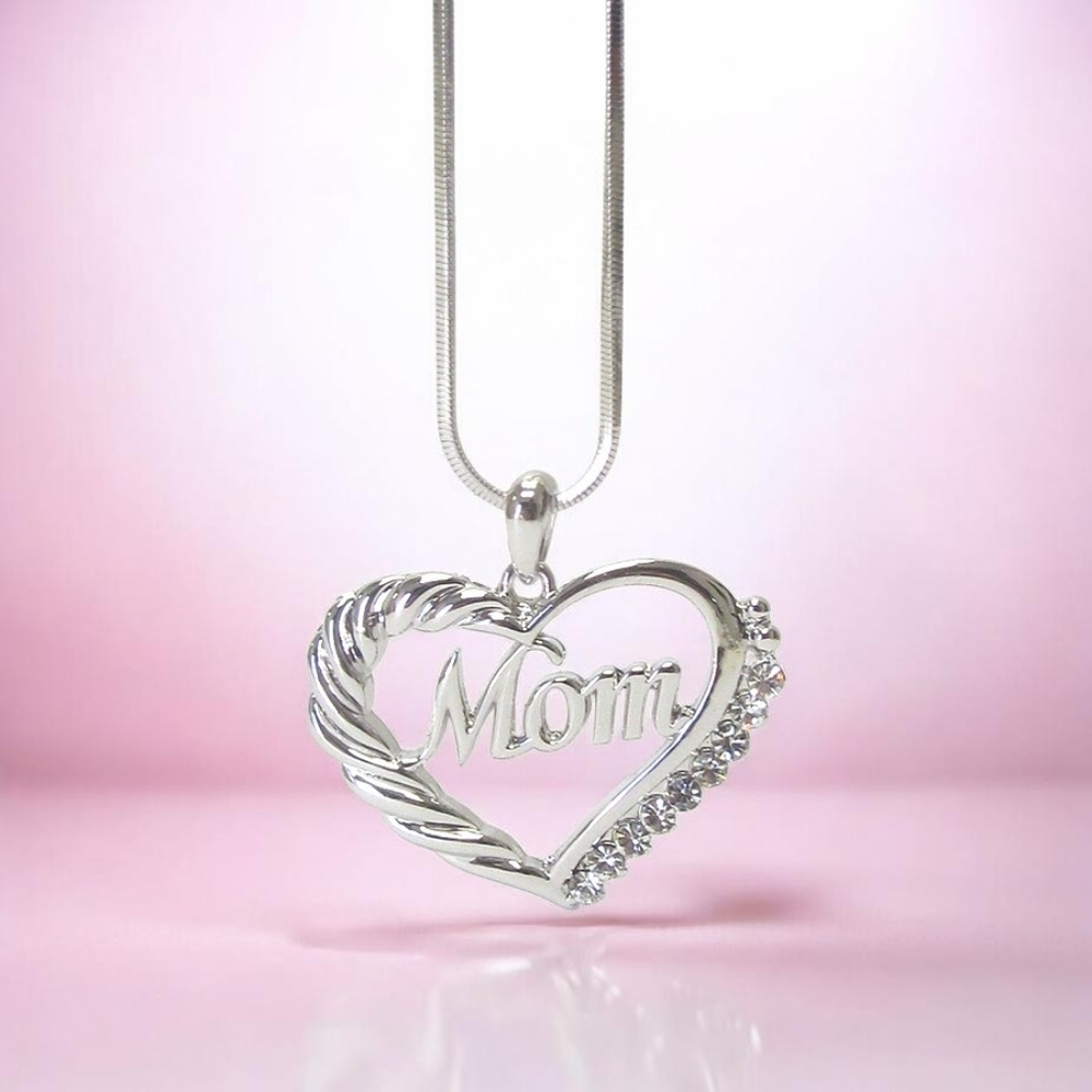 NWT) Made In Korea  Heart 'Mom' Pendant Necklace